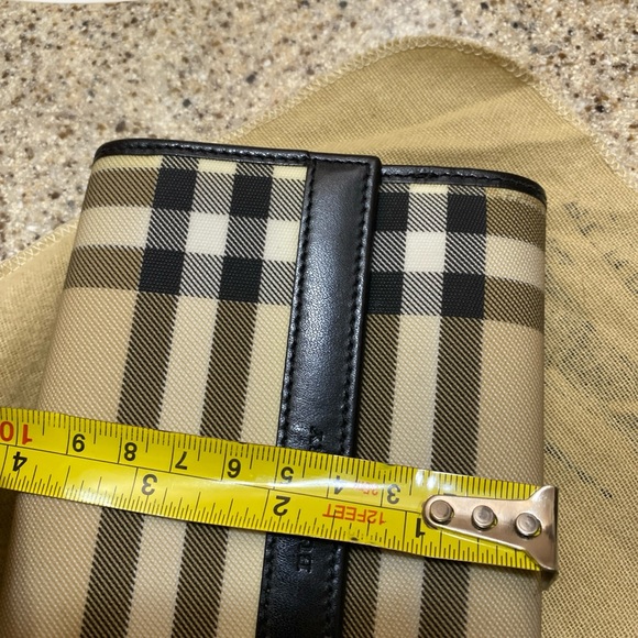 Authentic Burberry Wallet - Picture 8 of 16